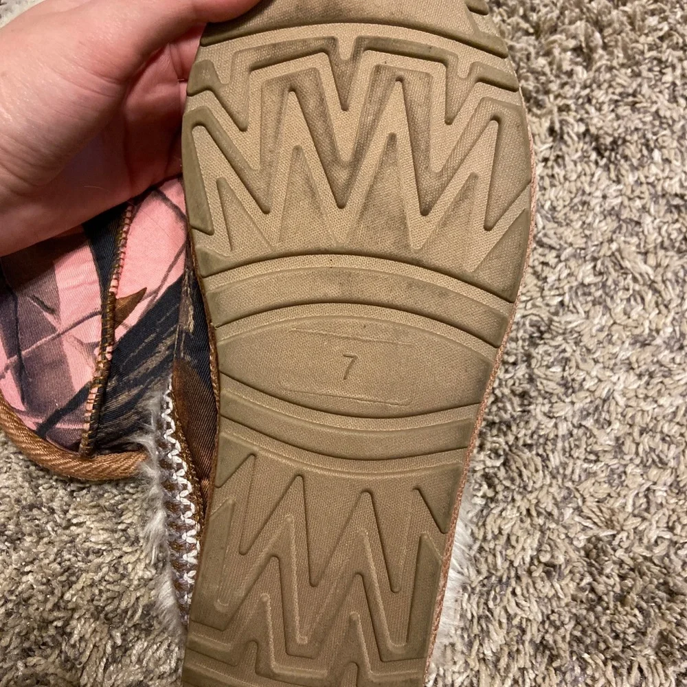 Slippers - Picture 3 of 3